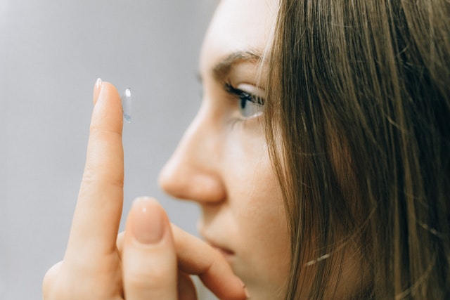 how to care of your contact lenses